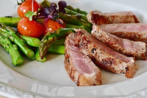 carne e vegetais na dieta cetônica